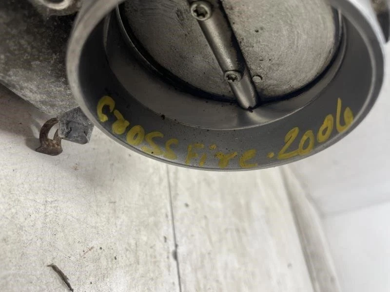 Chrysler Crossfire Limited 2006 carrocería del acelerador OEM+ Foto 3 de 4