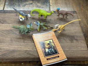 Safari Limited feathered dinosaur Toob Dinosaurs x6 With 1999 Booklet