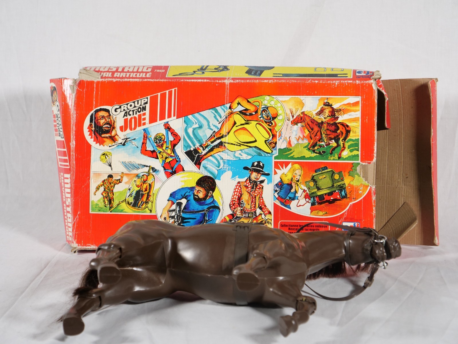 CEJI Arbois Group Action Joe Mustang Articulated Horse 32 cm in Box No. 7960