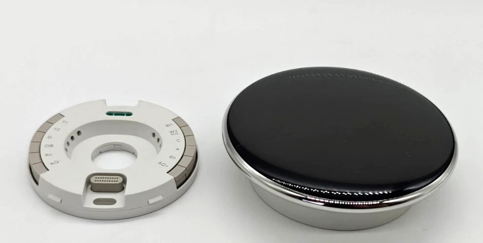 4th Gen Polished Silver W/ Wall Base Mount Used