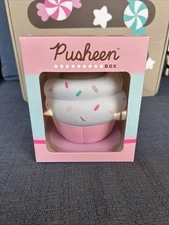 Pusheen 2025 Winter Box NIB Cupcake Vinyl Figurine (p)