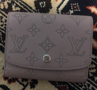 Louis Vuitton Monogram Mahina Portefeuille Iris Compact Magnolia Pink