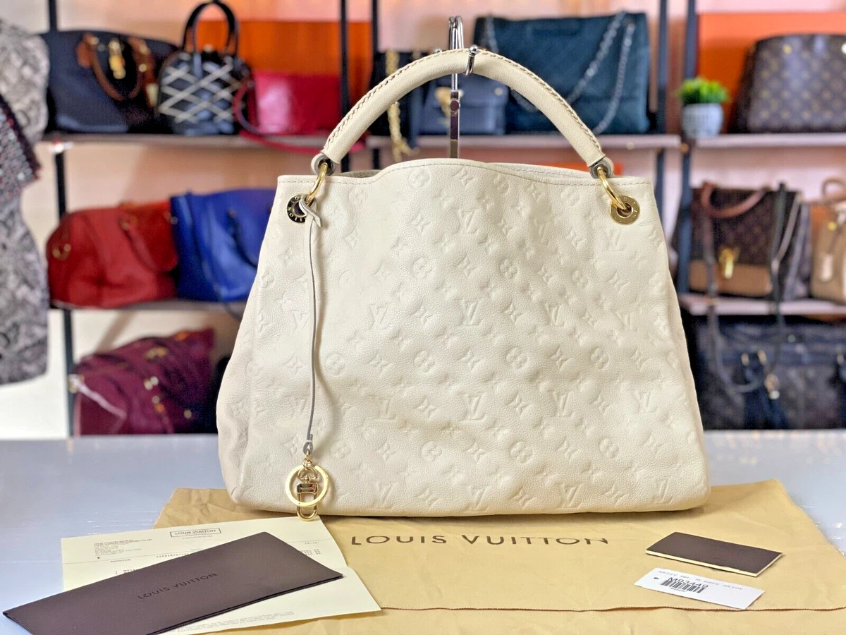 Louis Vuitton Artsy Handbag in White Leather