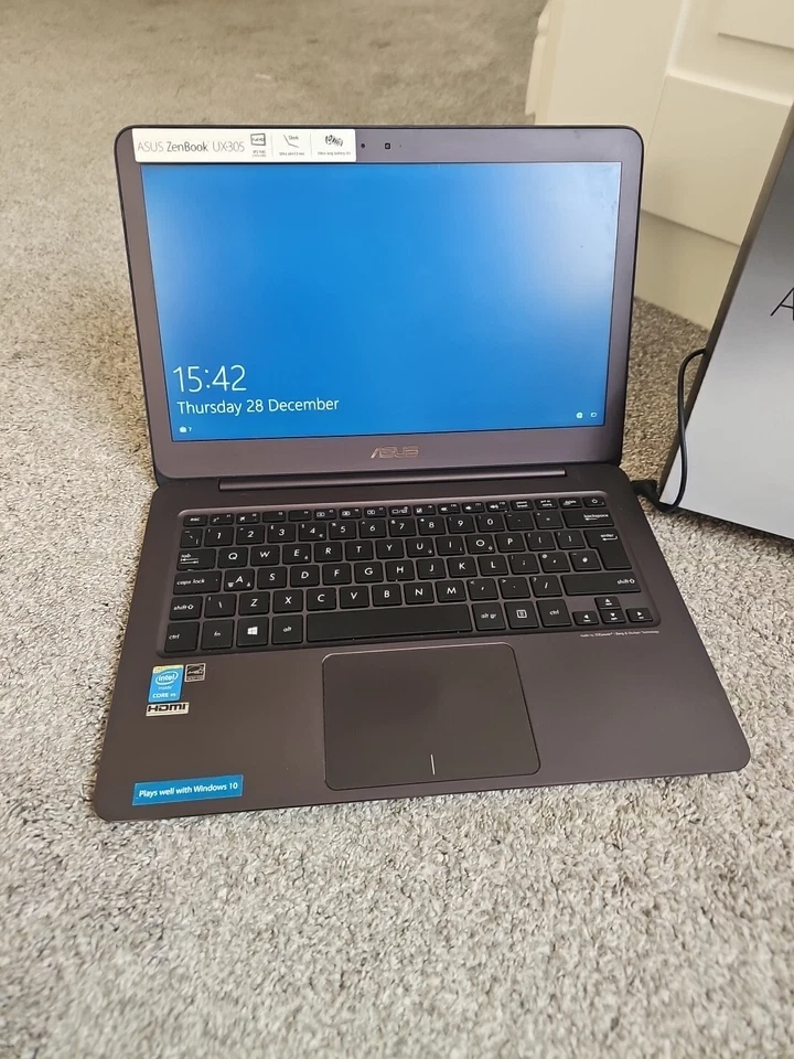 ASUS Zenbook UX305F- Core M3-6Y30 0.9GHz - 8GB DDR4 - 128GB SSD - Image 2 of 4