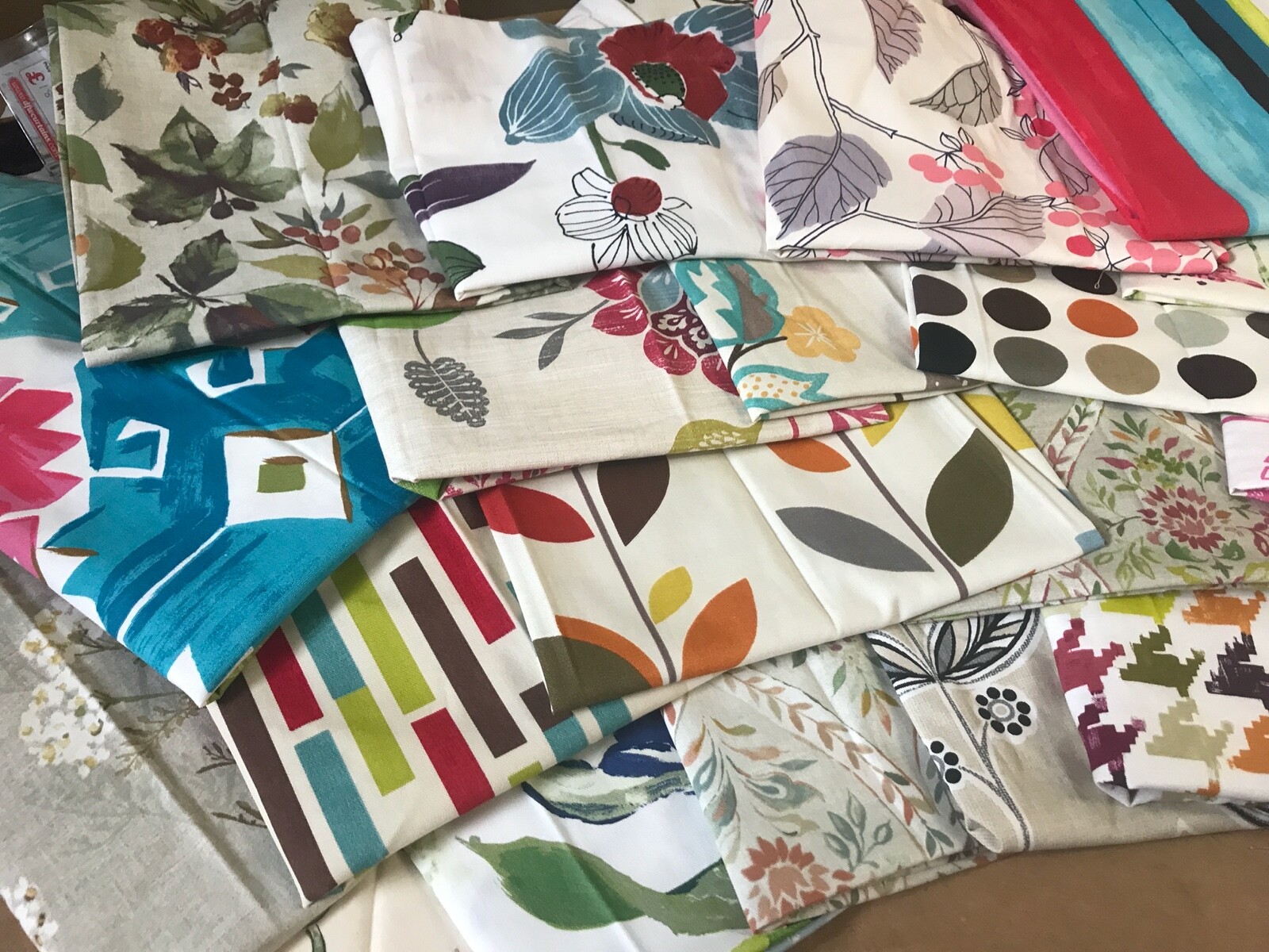 COTTON PRINTS REMNANTS 1kg mixed lot craft various DESIGNS PRESTIGIOUS ...