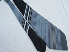 VINTAGE BLUE WHITE STRIPED WIDE 4 INCH polyester TIE NECKTIE FASHION AT BOOTS