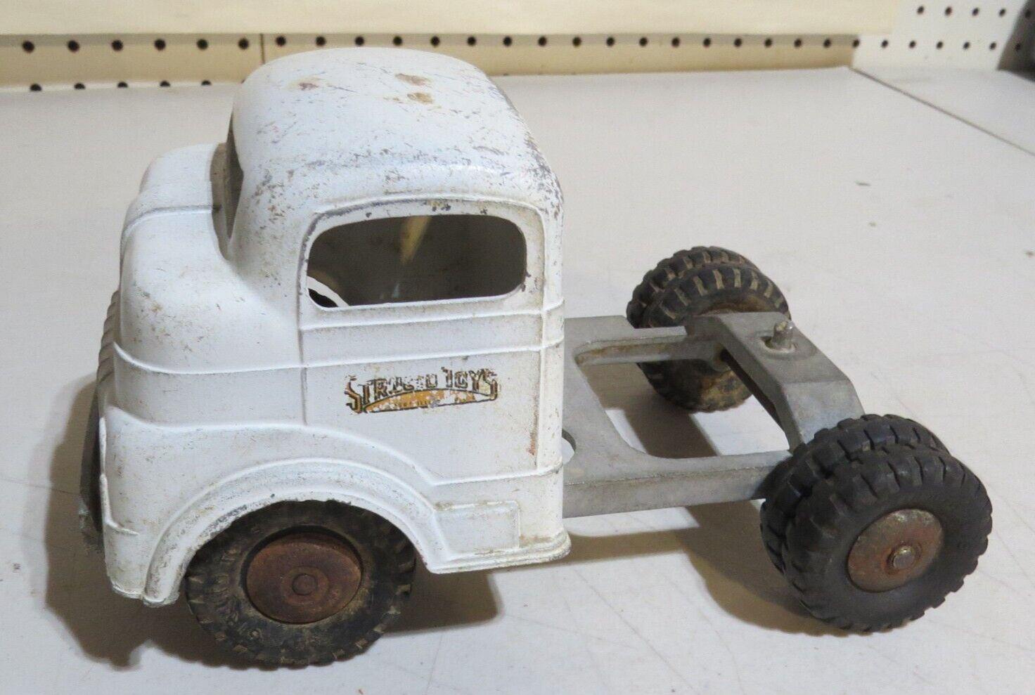 NICE VINTAGE 1940s50s STRUCTO TOYS DIE CAST METAL TOY SEMI TRUCK only