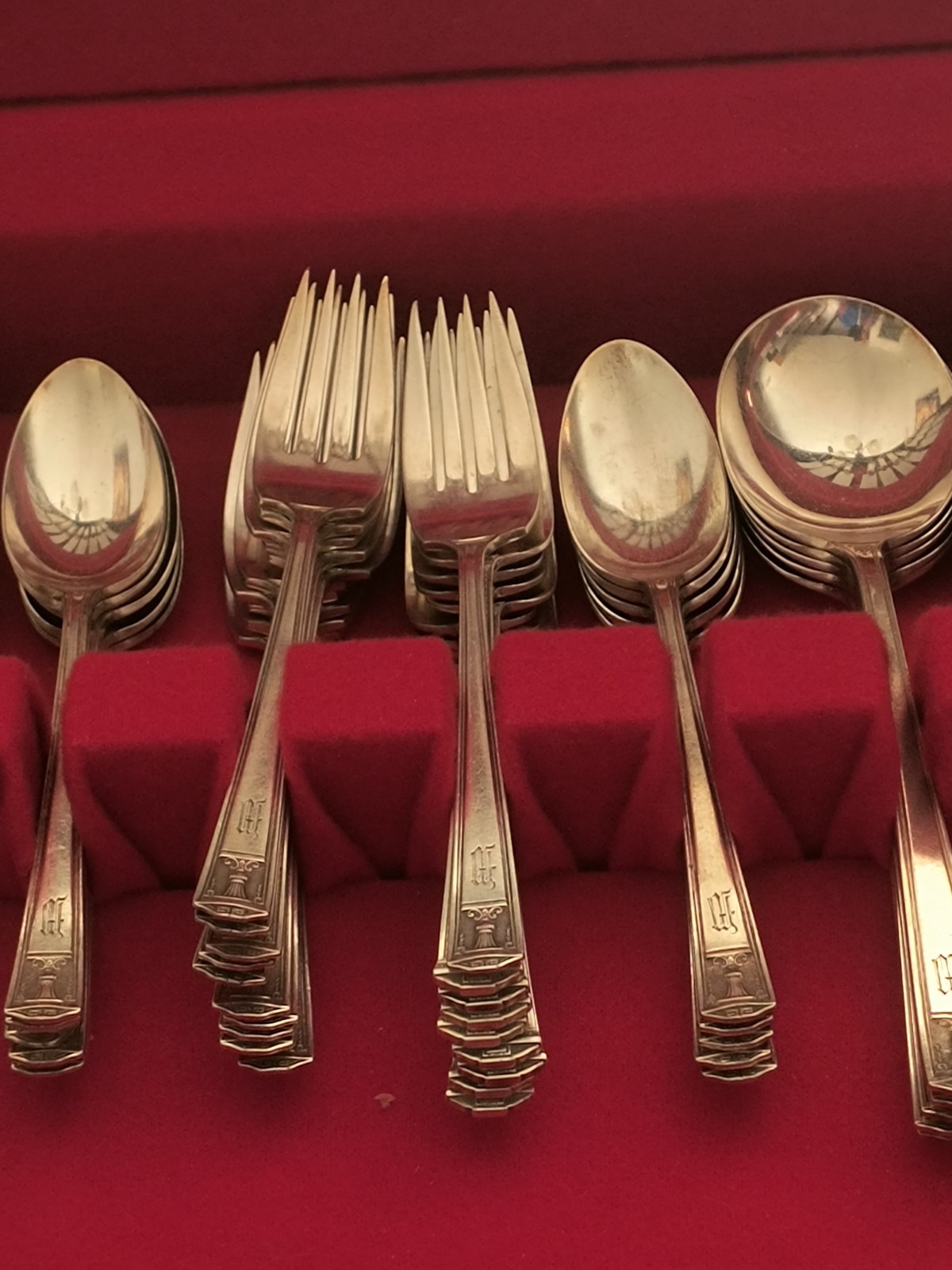 81 pc. Holmes & Edwards Century s/p flateware set 1923 monogram