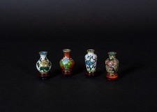 Set 4 Miniature Vases in Cloisonné of Various Colors and Shapes with stands