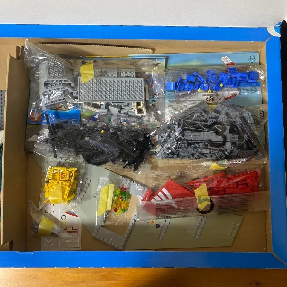 LEGO City Airport 7894 In 2006 Used Retired Complete W/Manuals - Image 2 of 4