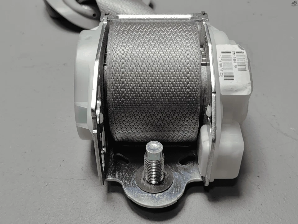 Задний 2-й ряд левый натяжитель ремня безопасности со стороны водителя от оригинального производителя 2014-2020 Acura MDX - Изображение 3 из 4