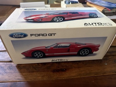 Autoart 1/18 2004 FORD GT RED WITH WHITE STRIPES 73021 IN BOX
