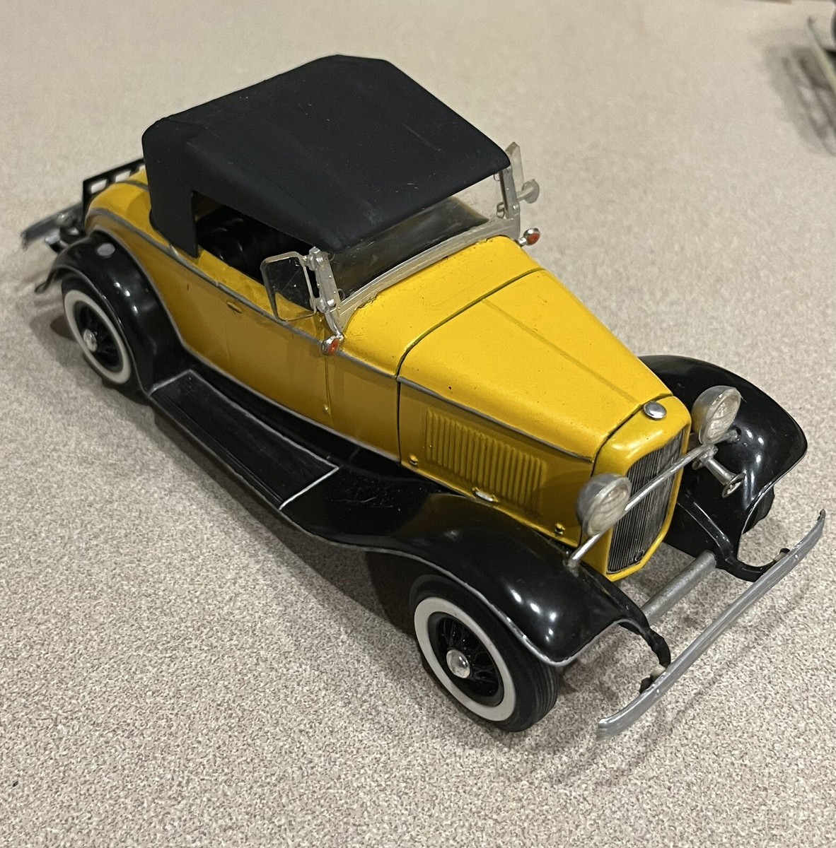 🏁 Built Model Vintage Yellow Ford Roadster w/Rumble Seat 1