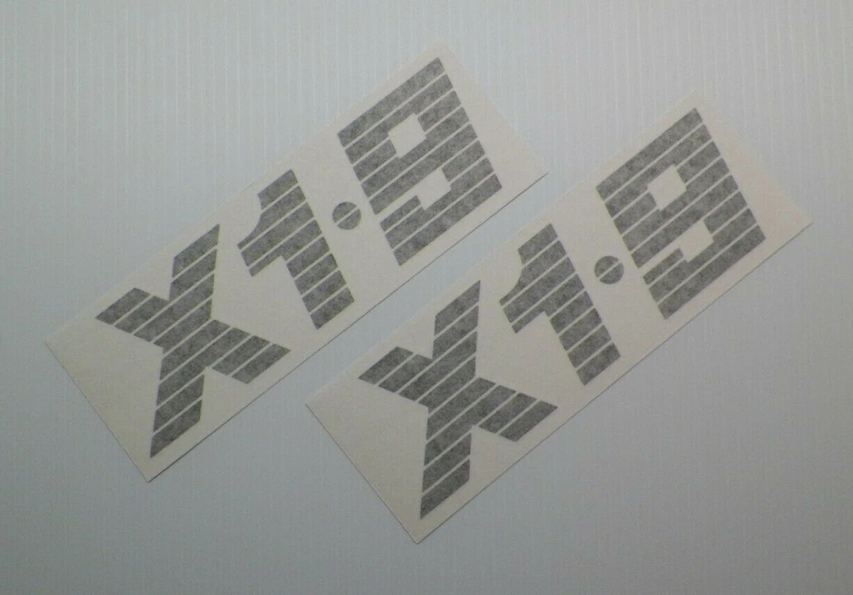 Nuevo par de calcomanías de pilar de vela trasera FIAT Bertone X1/9 1975-1978 serie especial OEM Foto 3 de 4