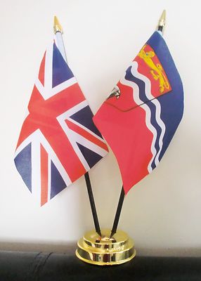 Union Jack und Herefordshire Tischflagge Set 2 Flaggen plus GOLDENER SOCKEL