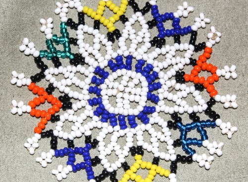 "Cuentas de semillas multicolores vintage con cuentas de 3 1/2"" de diámetro usadas en excelente estado" - Imagen 2 de 3