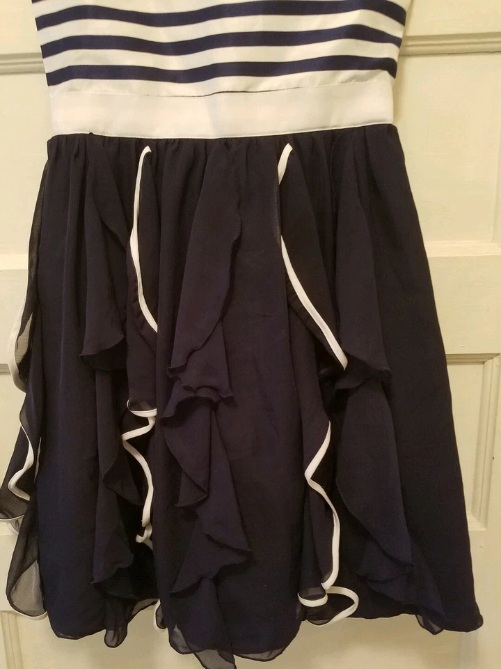 Vestido sem mangas listrado com babados Bloome De Jeune Fille feminino tamanho 16 branco/marinho - Imagem 3 de 4