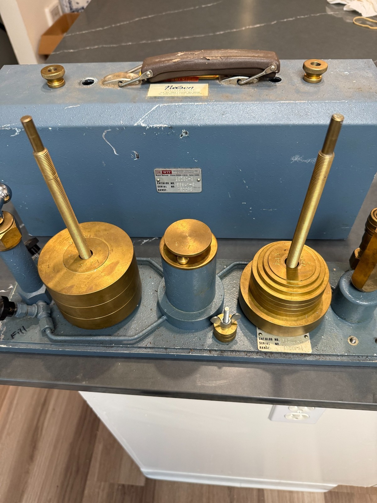 De Wit 35260-3 Dead Weight Tester 5-1500 PSI Refinery Supply Pressure Gauge Cal
