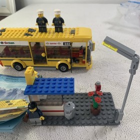 Lego City: Yellow City Bus w/Bus Stop and mini-figures : #7641