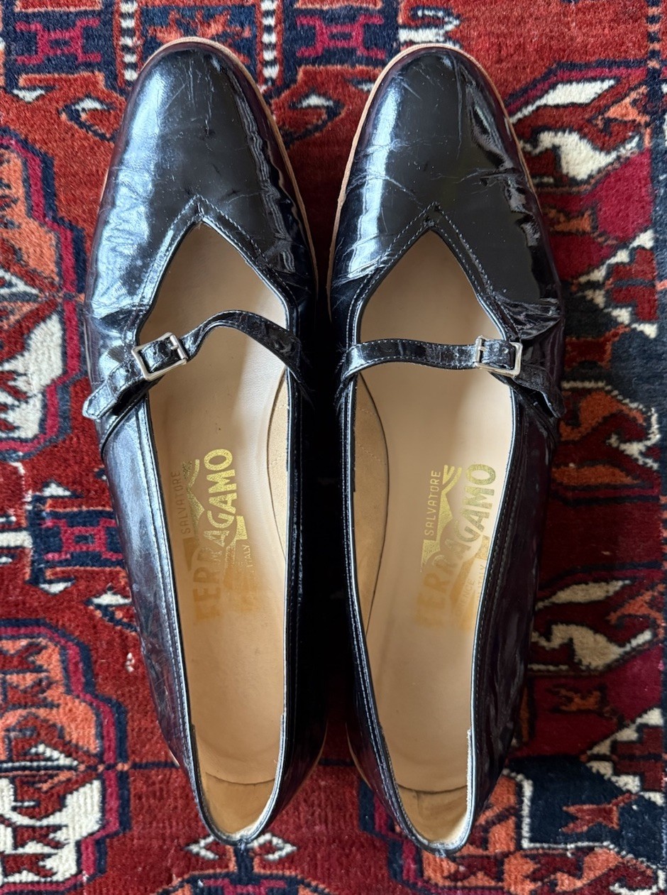 Vintage SALVATORE FERRAGAMO Audrey Patent Leather Black Ballet Flats 8 AA