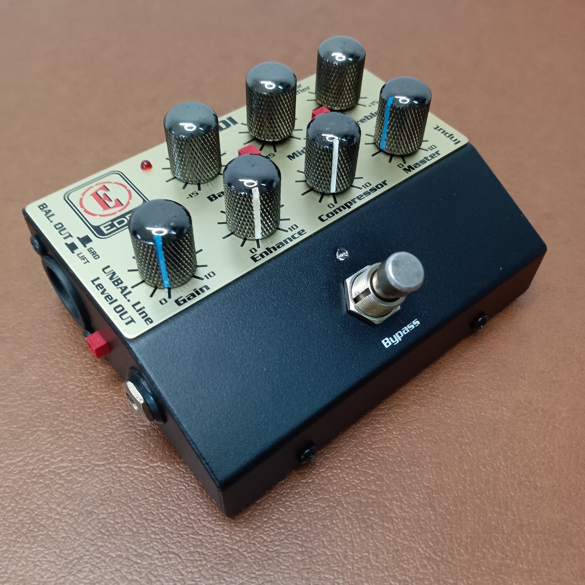 EDEN WTDI World Tour Bass Guitar Preamp Direct DI Box Pedal EQ