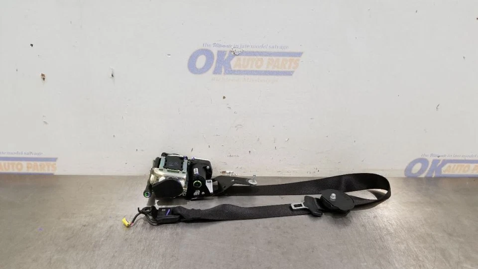 17 MERCEDES BENZ CLS63S AMG W218 SEAT BELT RETRACTOR FRONT RIGHT PASSENGER BLACK Foto 2 de 4