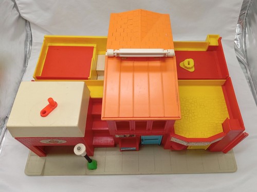 Vintage 1970's Fisher Price Little People Police Station & Firehouse - Picture 9 of 12