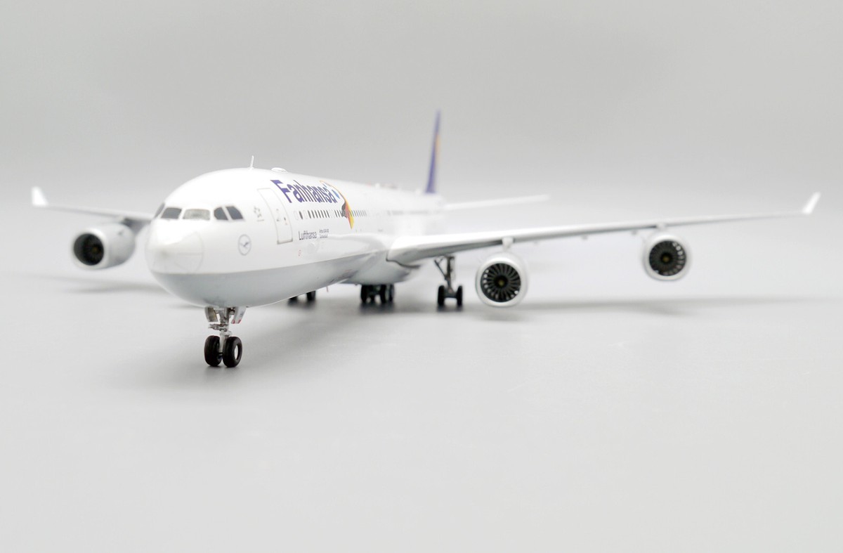 Jcwings Lufthansa Airbus A340-600 Fanhansa (D-AIHN) 1/200 Jcwings Lufthansa Airbus A340-600 Fanhansa (D-AIHN) 1/200