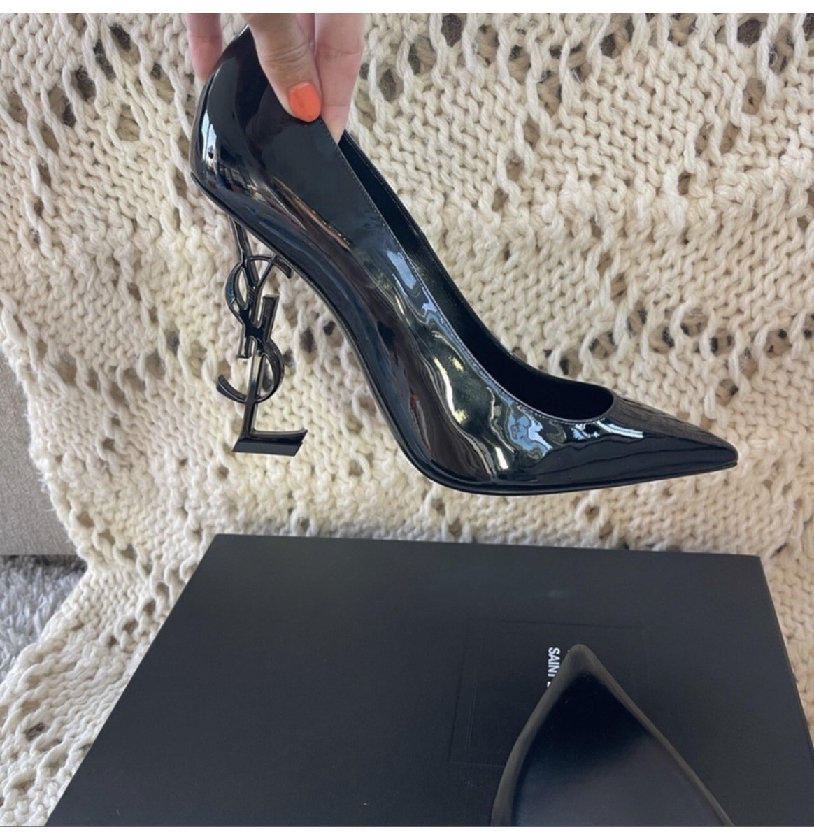 YSL Yves Saint Laurent Opyum Vernice Chiffon Pumps in Patten