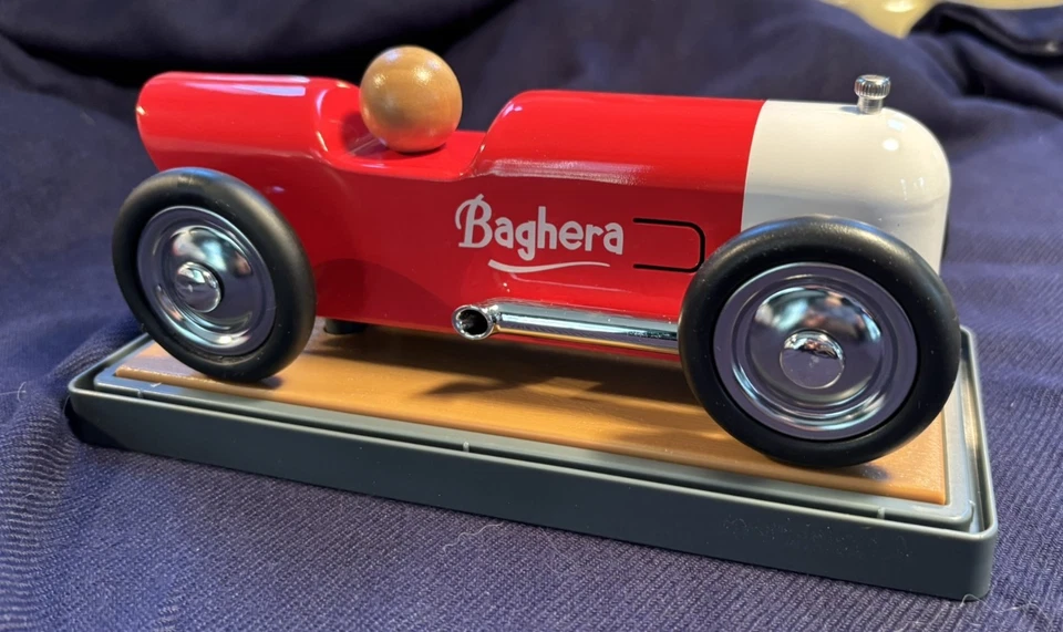 "Bugatti-esque" 1930s Art Deco Red Baghera Roadster High Quality Metal Toy Car - Image 4 of 4