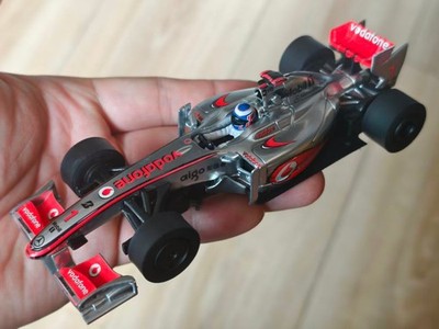 Carrera DIGITAL 132 30518 Vodafone McLaren Mercedes race car #1 Jenson Button