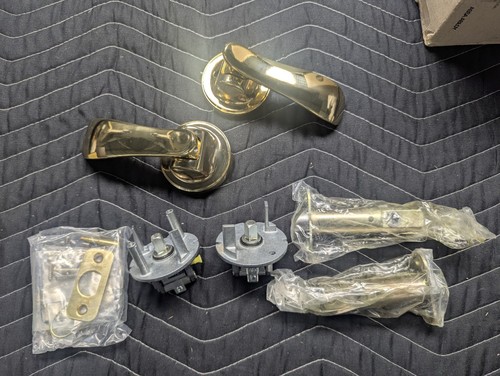 Yale YR21NV Gold Pivot Series Privacy Door Lever Set With Navis Lever - Picture 4 of 7