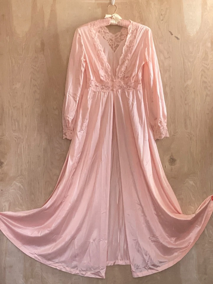 Camisola Olga Vintage Robe Pêssego Nylon Renda Manga Longa Estilo 9737 Tamanho P EUA - Imagem 4 de 4