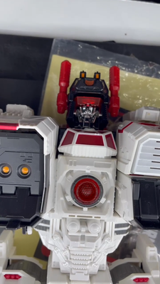 Takara Tomy Transformers Legends LG-EX Metroplex Titan Class+