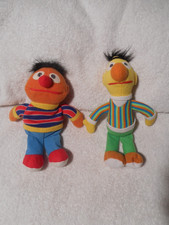 Erni u. Bert Stofffigur, 21 cm u. 23 cm, sauber, heil. so niedlich