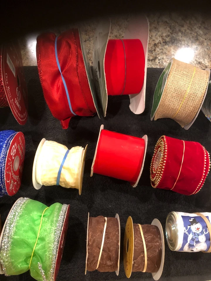 Enorme lote de 20 rolos sortidos de fita principalmente com fio para grinaldas artesanato feriados - Imagem 2 de 4