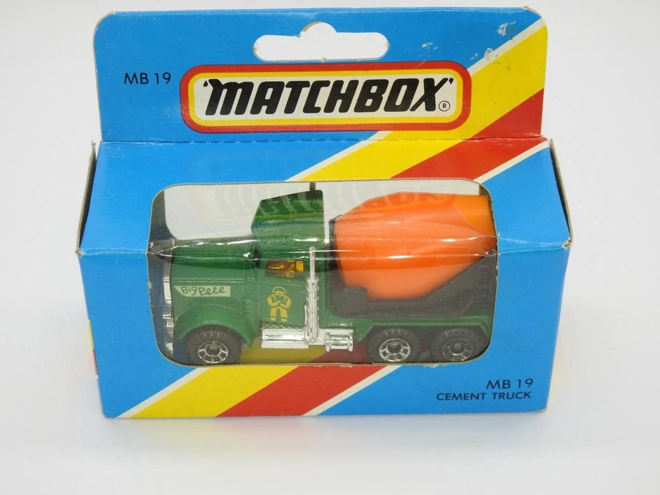 MATCHBOX MACAU 1981 MB19 CEMENT TRUCK MINT IN EXCELLENT UNOPENED M TYPE BLUE BOX - Image 2 of 4