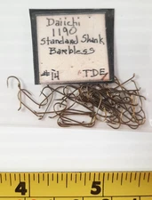 50 DAIICHI Size 14 #1190 Hooks wide Gap Down Eye Dry Fly Tying Barbless Hooks