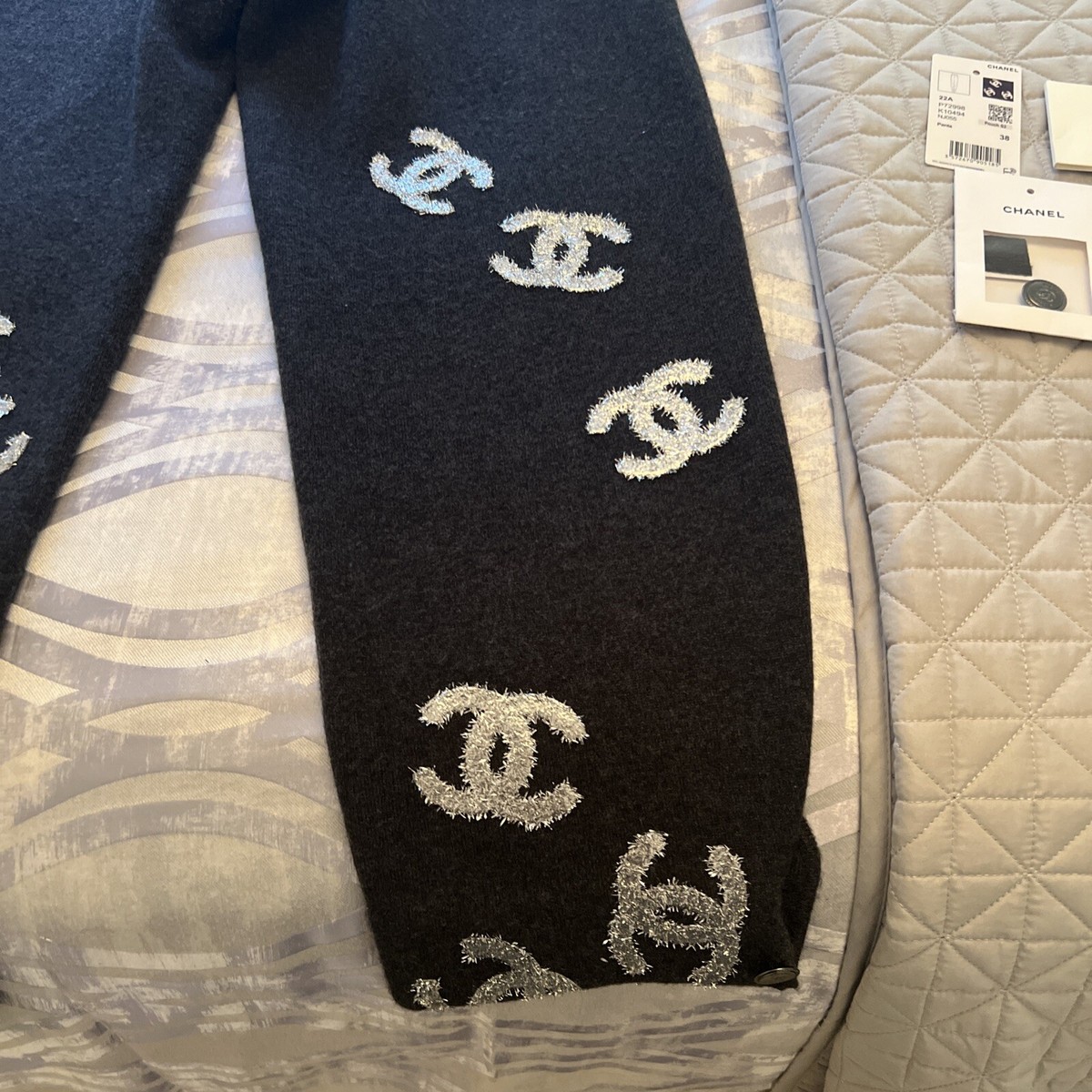 CHANEL シャネル CCロゴ コットン ベロア パンツ ダークグレー CHANEL シャネル グリッター ココマーク デニムパンツ