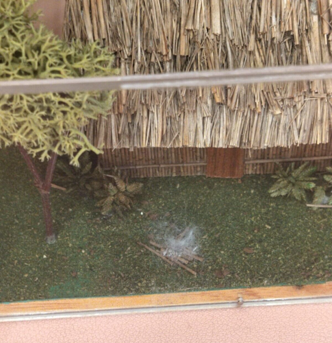 Vintage Miniature Belize Straw House Diorama Hand Crafted - In Display Box - Picture 9 of 10
