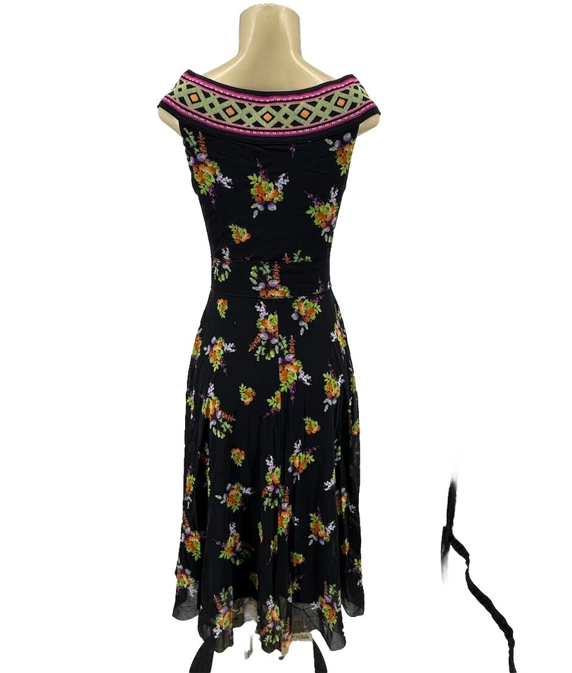 Vestido midi Fuzzi mediano para mujer negro estampado floral sin mangas de tul calce acampanado K4-1 Foto 4 de 4