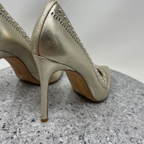 Pour La Victoire Pump Heels Womens 9.5 Gold Faux Pearls Accents Stilettos Shoes - Picture 13 of 22