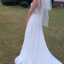 Brilliant Bridal Wedding Dress Size 6 Lacey Strapless Train and Veil EUC