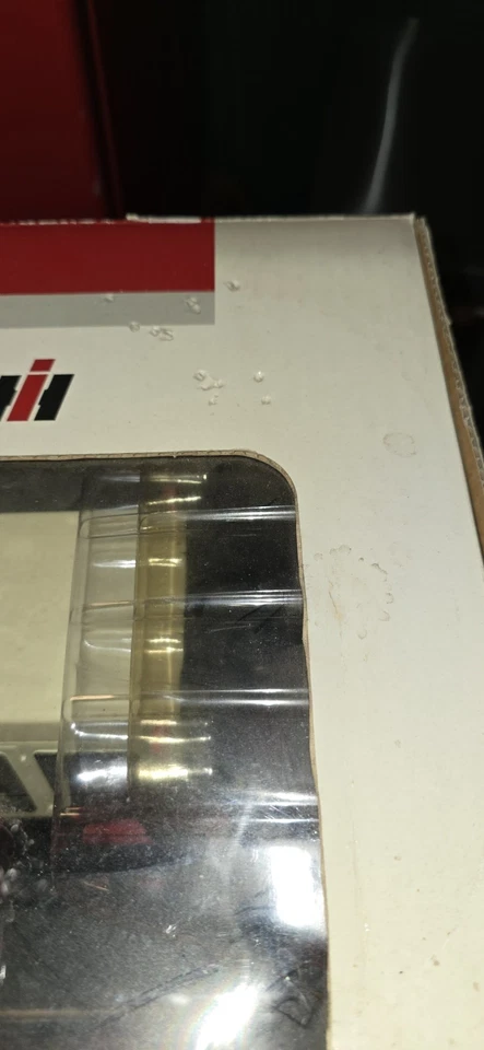 Tractor International Harvester Farmall 1066 1/16, edición concesionario nuevo en caja Foto 4 de 4