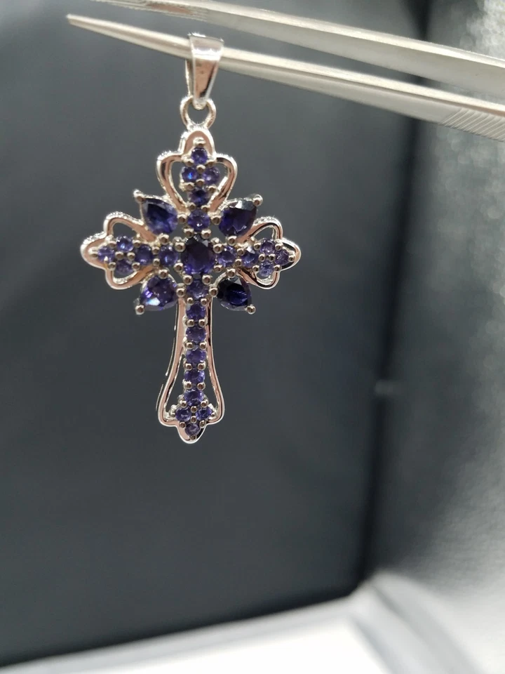 Colgante cruz de piedras preciosas y plata de iolita Foto 3 de 4