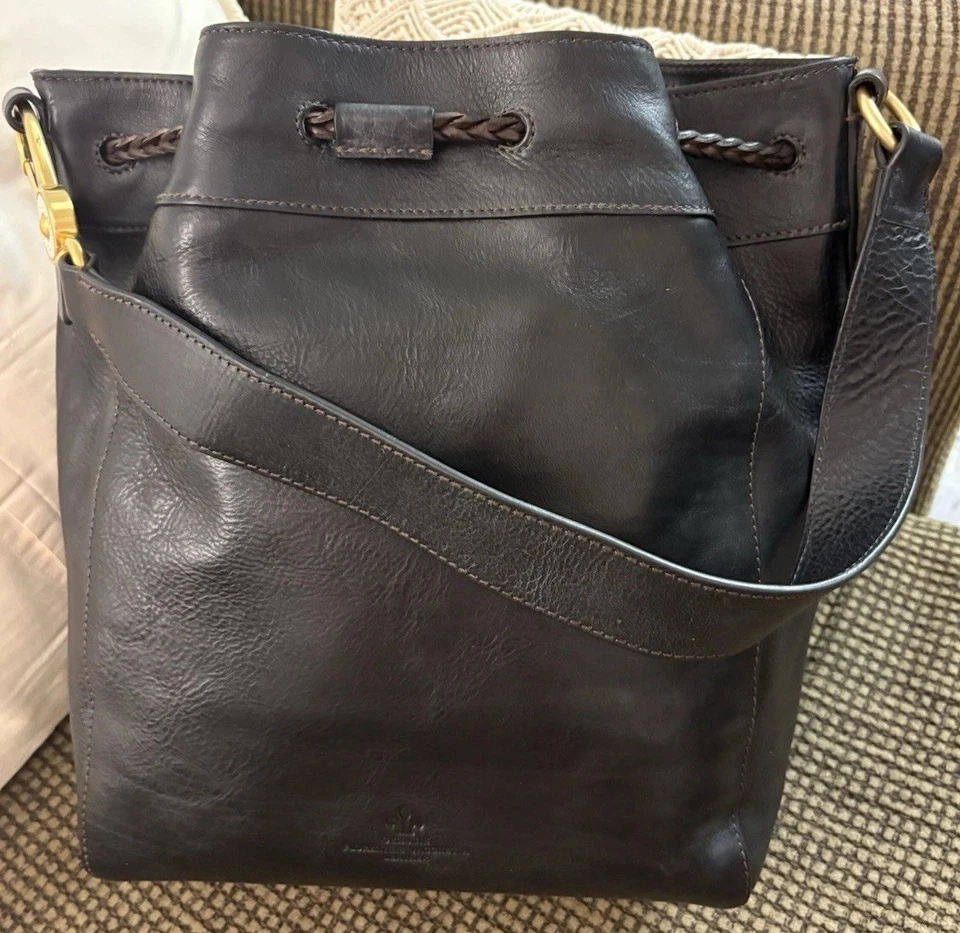 Bolso grande Dooney Bourke de cuero florentino con cordón Hattie Bucket Foto 2 de 4