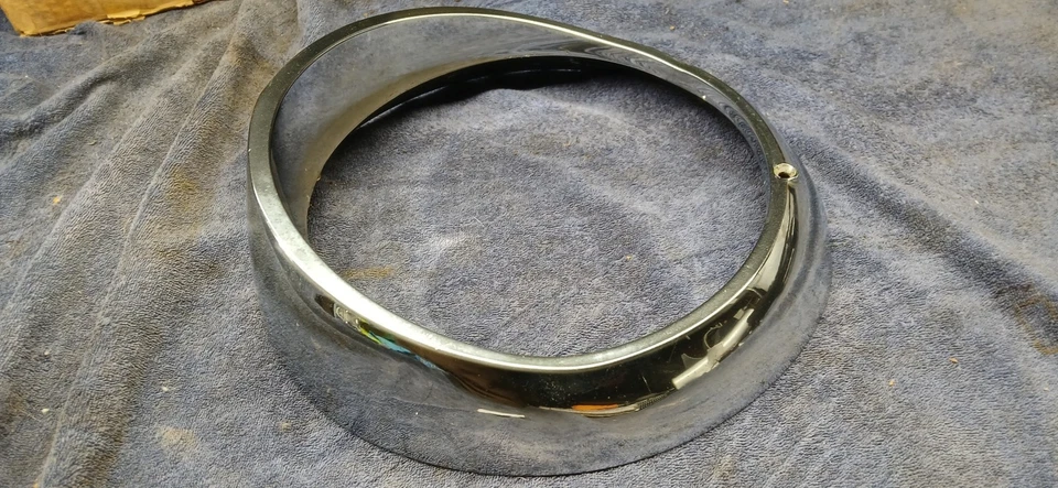 Coches Studebaker 1953-55; Hawks 1956-62 ~ Bisel de llanta de faros cromados ~ 1312088 Foto 3 de 4