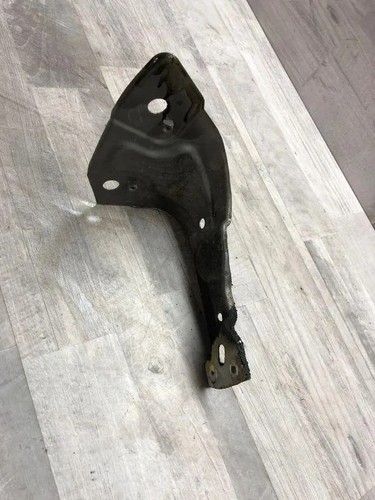 VW PASSAT Variant B7 365 Kotflügelhalter vorne rechts 3AA821142 1.20 34971493