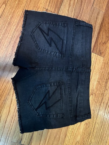 Hot Topic Studded Black Denim Shorts Size 3 - 第 2/4 張圖片