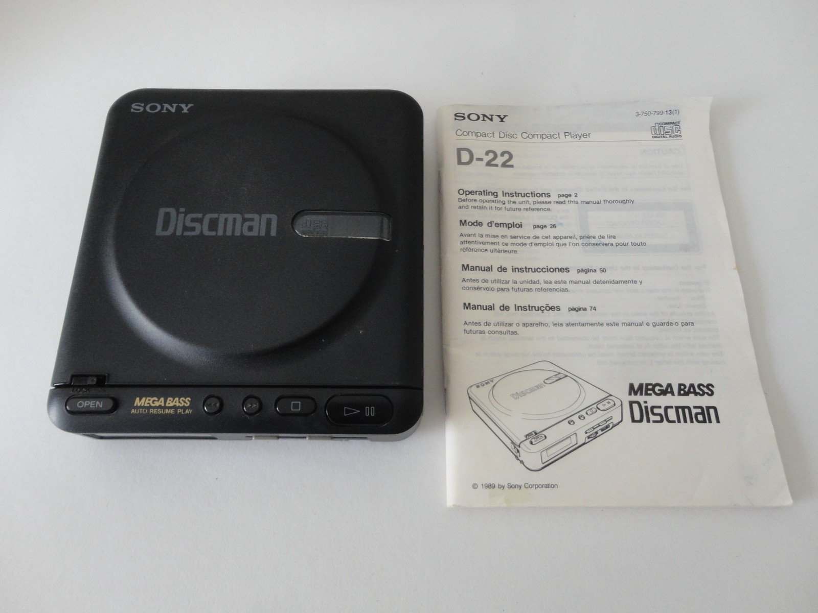 Sony Discman Vintage D-22 Portable CD Player - Made in Japan - 1989 - VGC